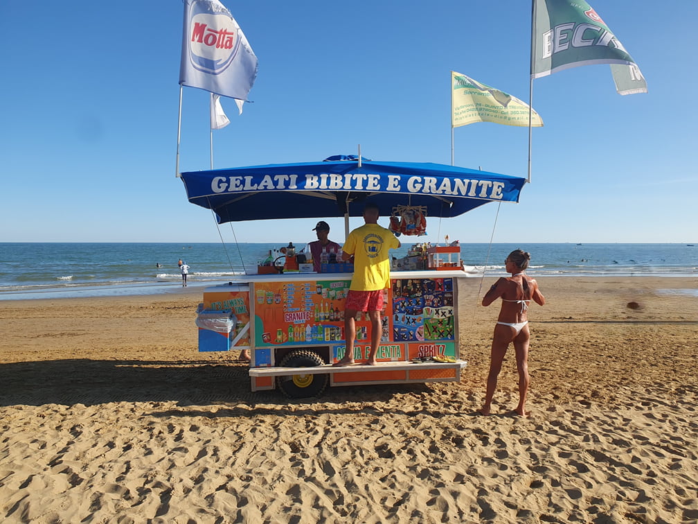 Carretto gelati in spiaggia 2